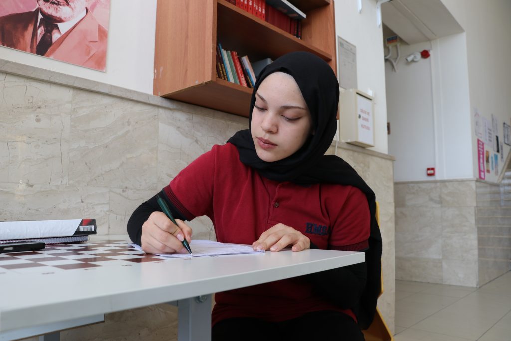 Sivaslı Afra Kılınç, Çin’de Wushu Kung Fu Dünya Şampiyonu Oldu: İki Altın Madalya ile Tarih Yazdı AW568117 08 | Gündem Sivas™ Haber