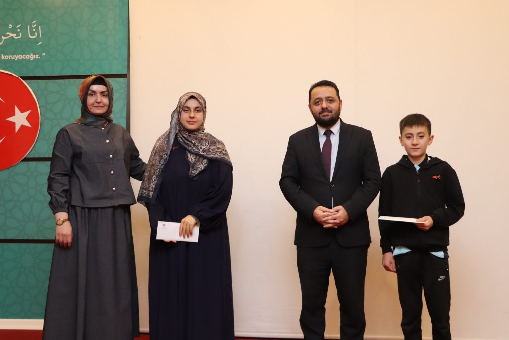 Sivas Hafızlık Yarışması Başarısı: Türkiye Dereceleriyle Gurur Kaynağı AW568782 03 | Gündem Sivas™ Haber