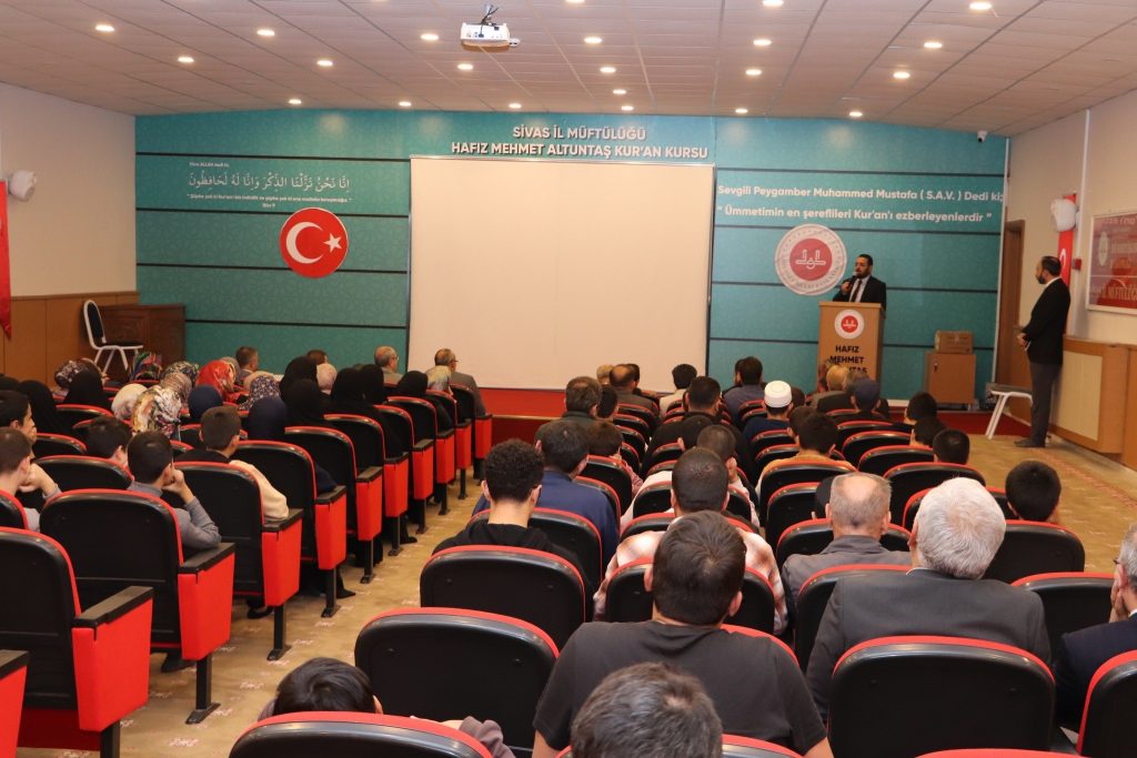 Sivas İl Müftülüğü'nden Görkemli Hafızlık Belge Takdim Töreni: 14 Öğrenci Kur'an'ın Işığında AW569356 01 | Gündem Sivas™ Haber