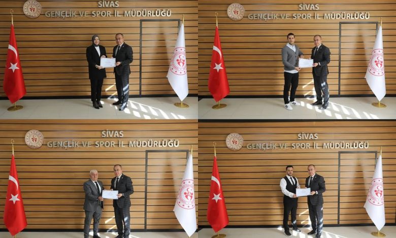 Sivas Gençlik ve Spor İl Müdürlüğü Personeline Teşekkür Belgesi Takdimi DP0uRdFDNr4 | Gündem Sivas™ Haber