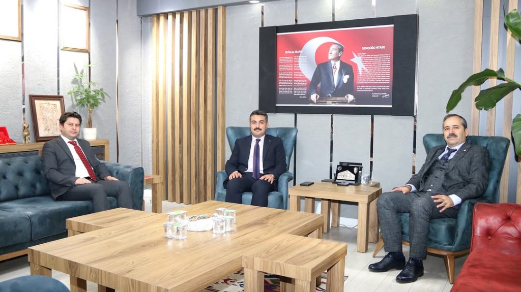 Sivas’ta Eğitim ve Ekonomi İş Birliği: İl Müdürleri Fatih Erdoğan’ı Ziyaret Etti