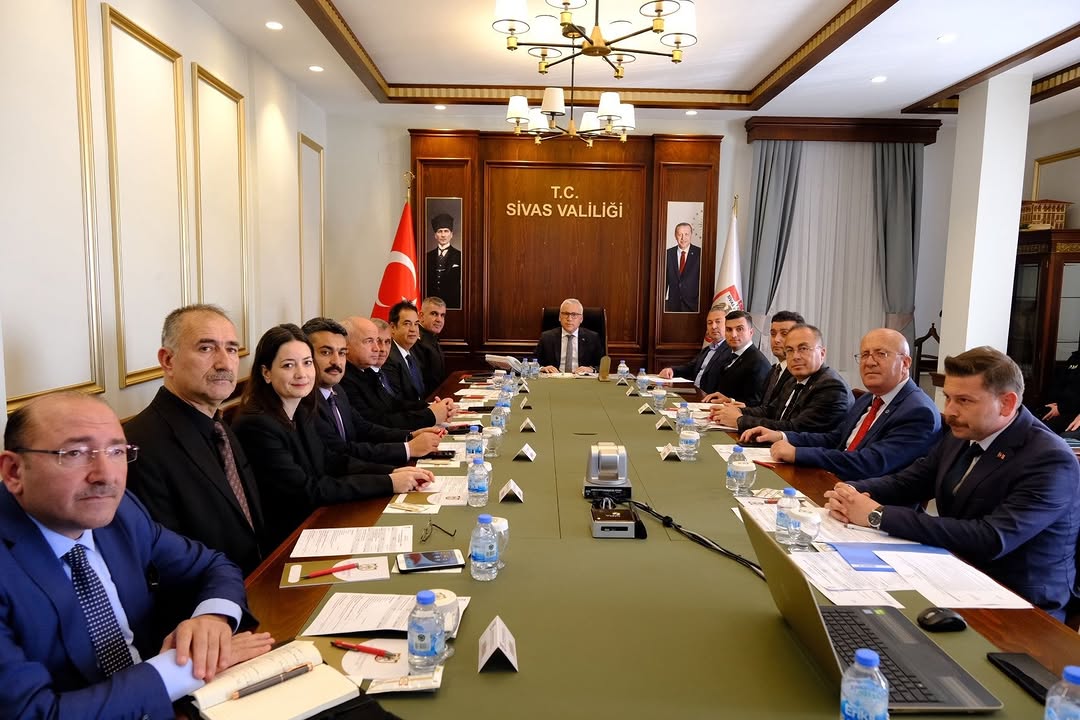 Sivas Cumhuriyet Üniversitesi Rektörü Şengönül, Vali Şimşek Başkanlığındaki Toplantılara Katıldı