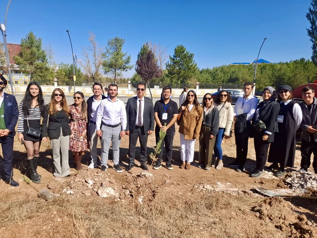 Sivas Cumhuriyet Üniversitesi'nde Çevre Bilinci İçin Fidan Dikim Etkinliği