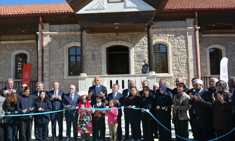 Sivas'ta Tarihi Miras: Sarı Hatipzâde Numân Sâbit Efendi'nin Adını Taşıyan Halk Kütüphanesi Açıldı DP32dNyiLGG | Gündem Sivas™ Haber