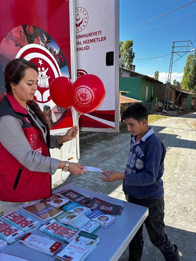 Sivas’ta Mobil Sosyal Hizmet Aracı ile Köylerde Hizmet Seferberliği