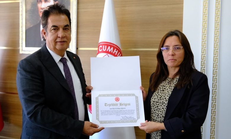 Sivas Cumhuriyet Üniversitesi Öğretim Üyesine Cumhurbaşkanı Erdoğan'dan Bilim Diplomasisi Ödülü DP3s1AFiAgF | Gündem Sivas™ Haber