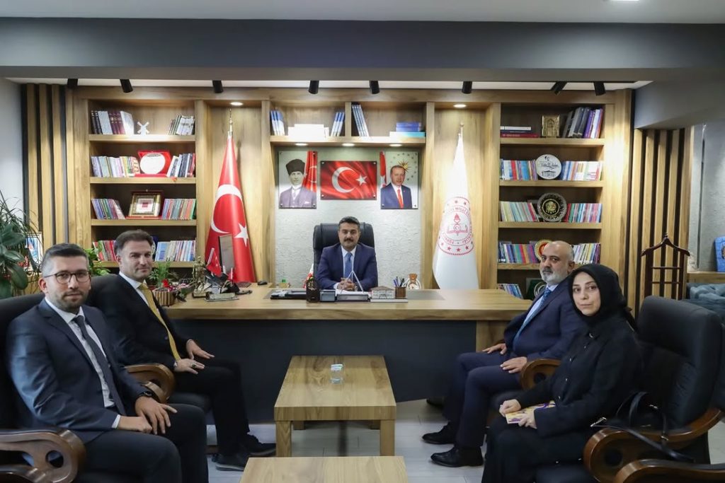 Şeyh Şamil Anaokulu Öğretmeninden Milli Eğitim Müdürüne Anlamlı Ziyaret