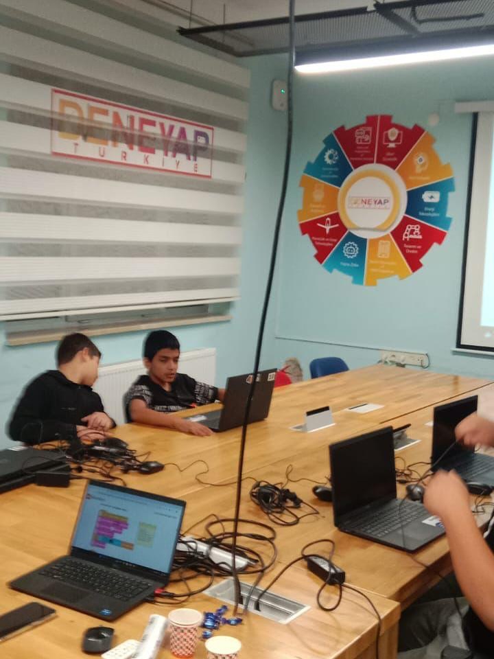 Sivas’ta Çocuk Evleri Sitesi’nde Robotik Kodlama Eğitimleri Başladı
