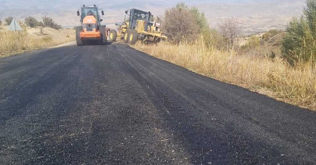 Akıncılar’da Dört Köyde Asfalt Yama Çalışmaları Hız Kesmeden Sürüyor