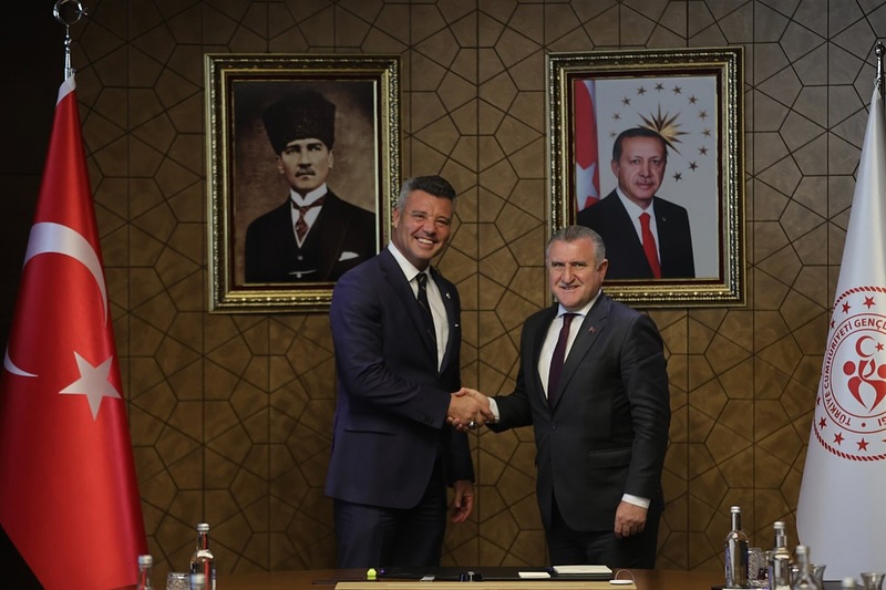 Fenerbahçe Başkanı Sadettin Saran’dan Gençlik ve Spor Bakanı Osman Aşkın Bak’a Ziyaret