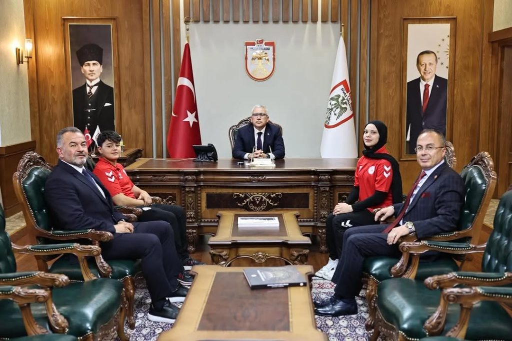 Sivas Valisi Yılmaz Şimşek, Avrupa Şampiyonu Sporcuları Kabul Etti