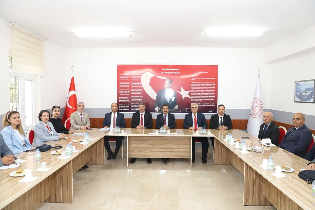 Divriği'de Eğitim Değerlendirme Toplantısı Gerçekleştirildi