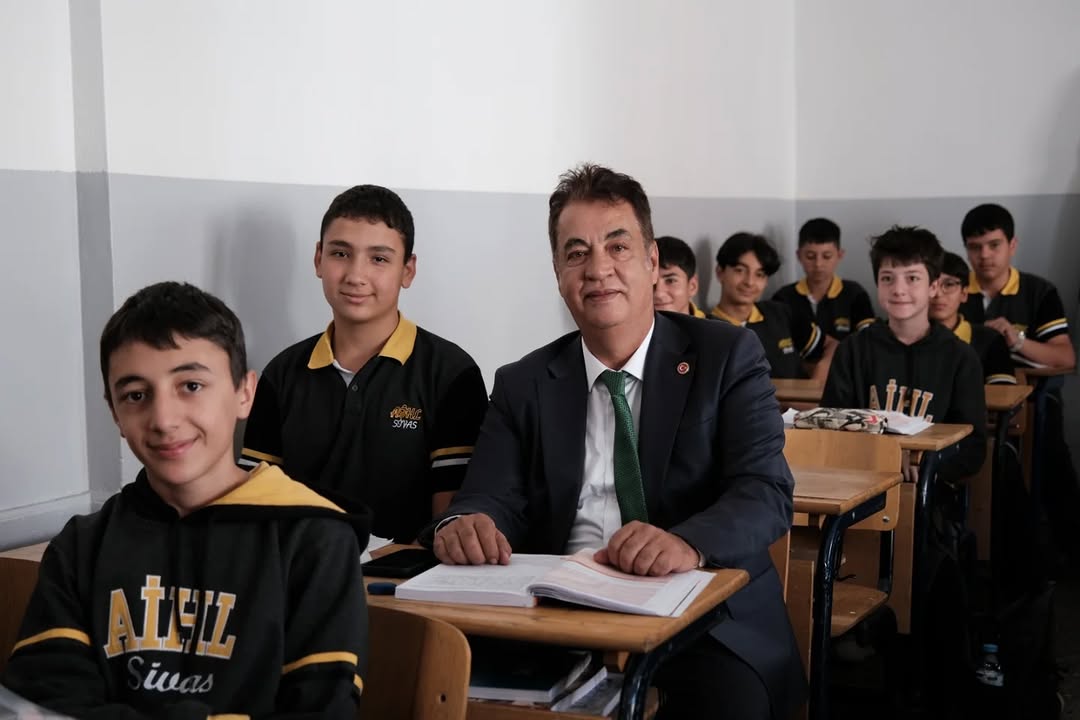 Sivas Cumhuriyet Üniversitesi Rektörü Prof. Dr. Ahmet Şengönül, Liseleri Ziyaret Etti