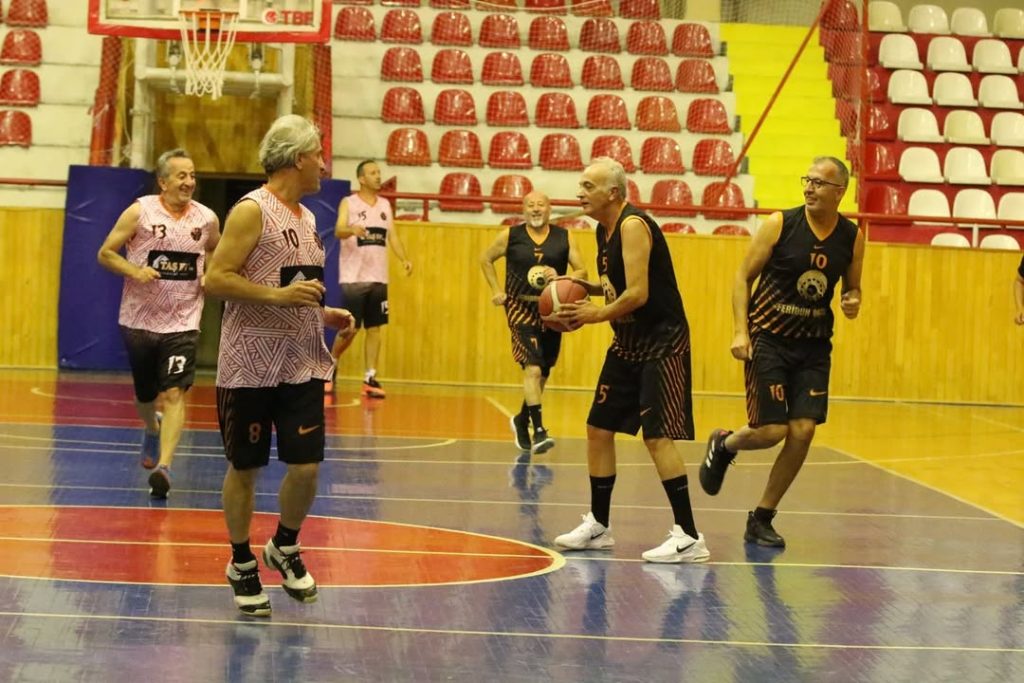 Sivas’ta Amatör Spor Haftası’nda Vefa Gecesi: Eski Basketbolcular Sahada Buluştu