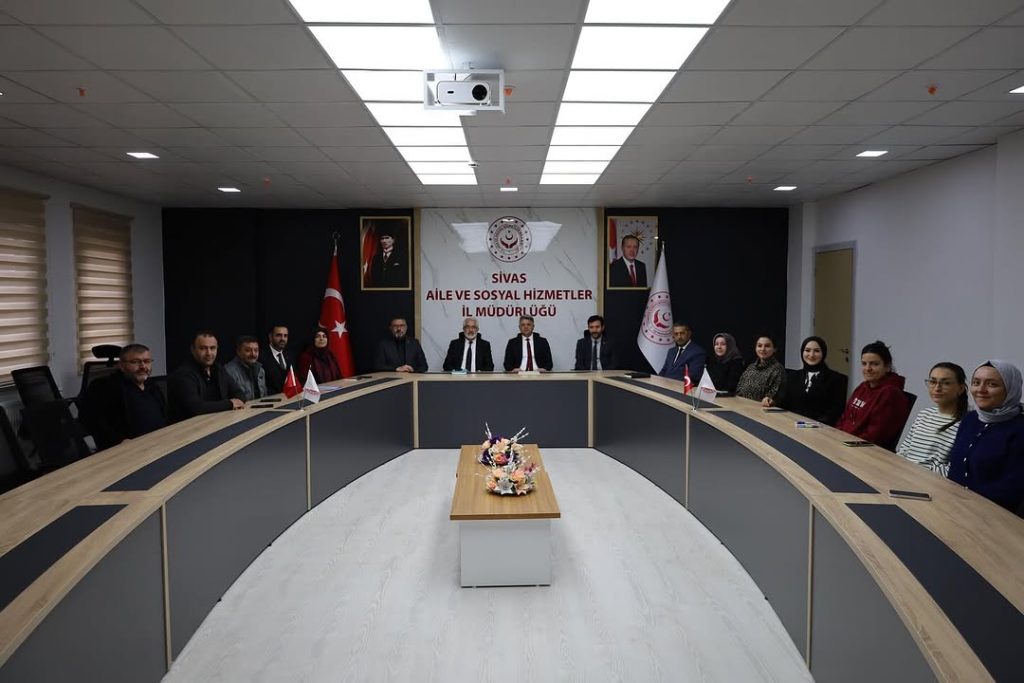 Sivas Aile ve Sosyal Hizmetler İl Müdürlüğü Personeline Başarı Belgeleri Takdim Edildi