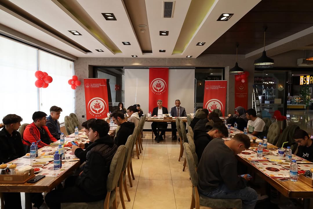 Sivas'ta YKS'ye Hazırlanan Öğrencilere Moral ve Rehberlik Desteği