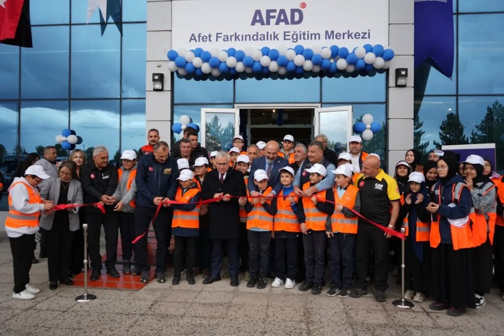 Sivas’ta Afet Farkındalık Eğitim Merkezi Açıldı: Öğrenciler Simülasyonlarla Afetleri Deneyimleyecek