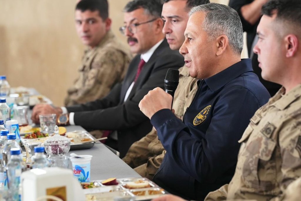 Hakkari Yüksekova’da Hudut Nöbetindeki Kahraman Jandarmalar Ziyaret Edildi