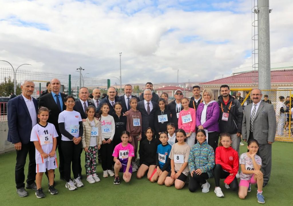 Sivas’ta Liseler Arası Atletizm Yarışları ile Genç Sporcular Coşkusu