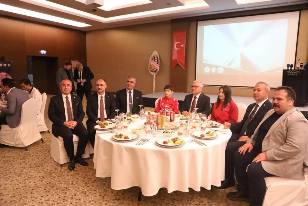 Sivas’ta Amatör Spor Haftası’nda “Zirvedeki Yiğidolar” Ödüllendirildi