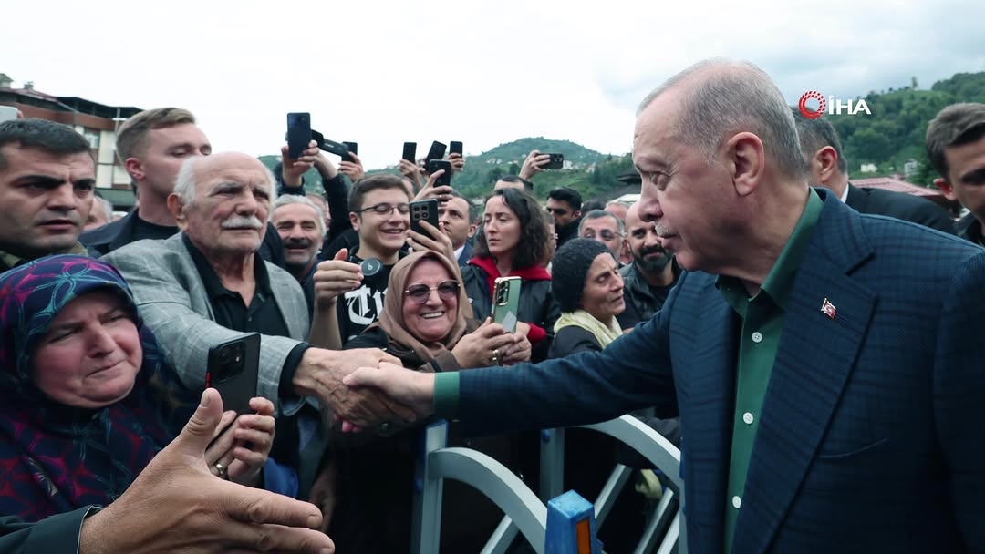 Cumhurbaşkanı Erdoğan, Rize'de Vatandaşlarla Bir Araya Geldi
