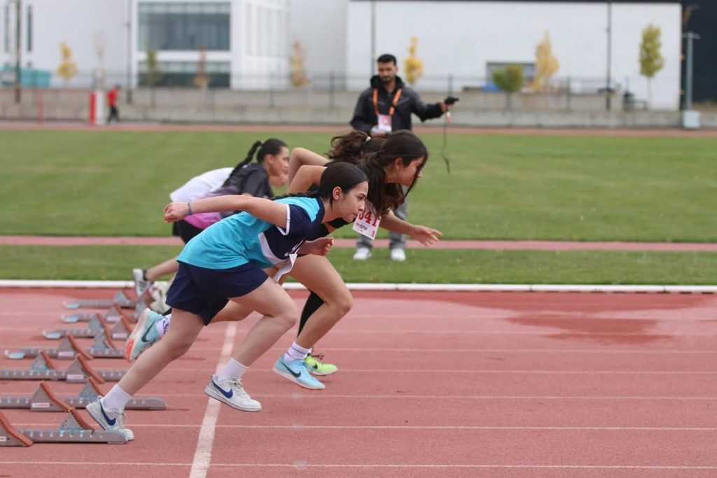 Sivas’ın En Hızlısı Atletizm Yarışlarında Kıran Kırana Mücadele