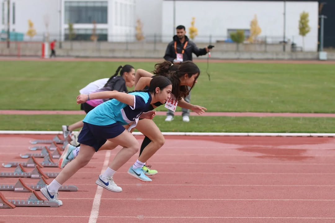 Sivas'ın En Hızlısı Atletizm Yarışlarında Kıran Kırana Mücadele