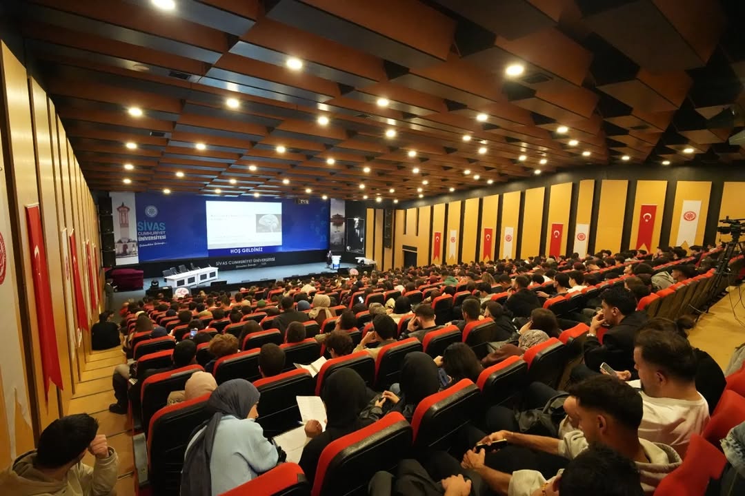 Sivas Cumhuriyet Üniversitesi'nde "Özgür Ol / Bağımlı Olma" Temalı Bağımlılıkla Mücadele Etkinliği