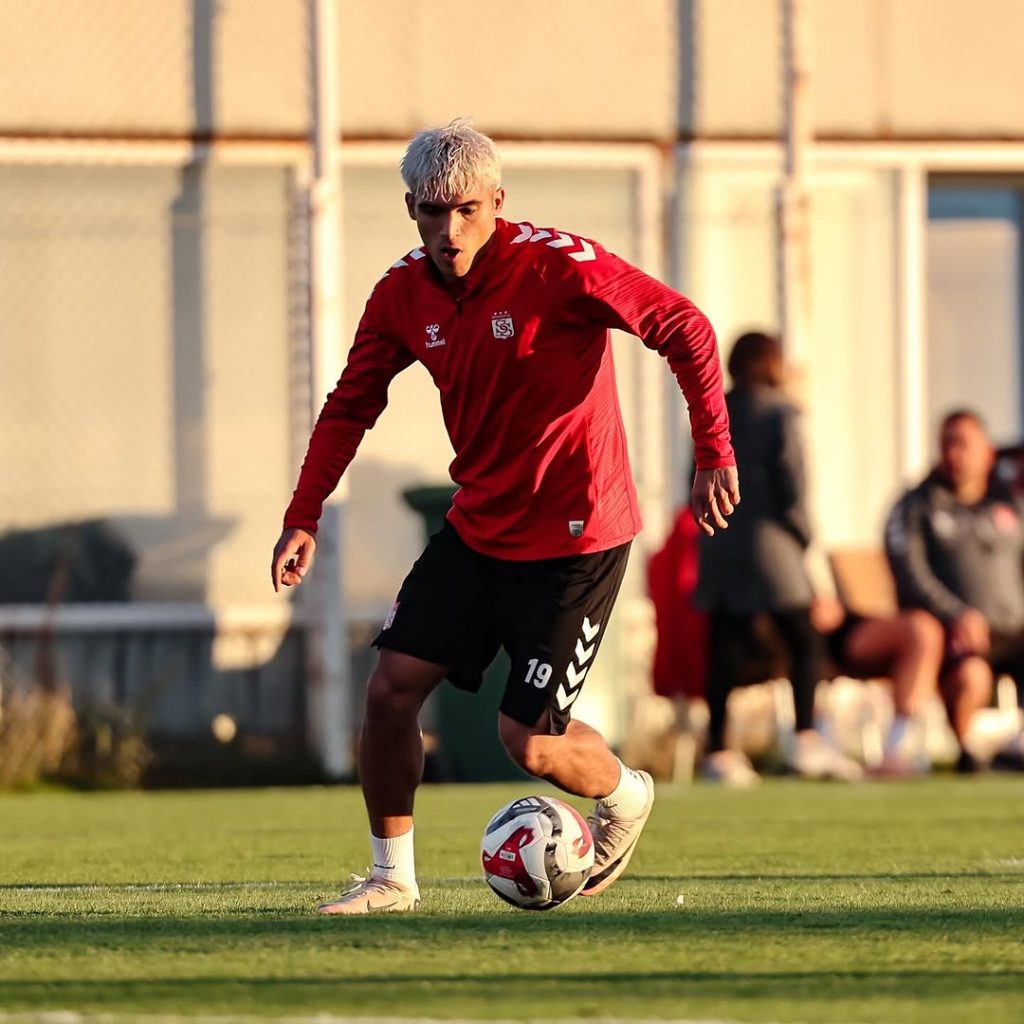 Sivasspor, Keçiörengücü Maçı Hazırlıklarına Akşam Antrenmanı ile Devam Etti