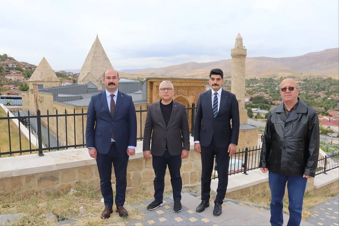 Sivas Valisi Yılmaz Şimşek: UNESCO Mirası Divriği Ulu Camii ve Darüşşifası'nı yerinde inceledi