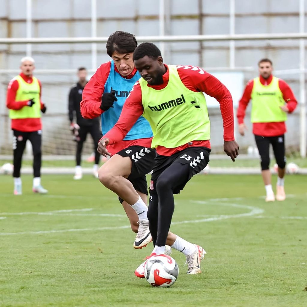 Sivasspor, Keçiörengücü Maçı Hazırlıklarına Akşam Antrenmanı ile Devam Etti