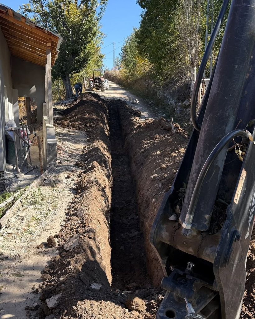 Sivas İl Özel İdaresi Koyulhisar’da İçme Suyu ve Yol Onarımını Tamamladı
