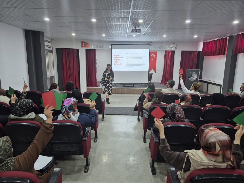 Sivas’ta Ebeveynlere Yönelik “Kendini Bilmek” Semineri Düzenlendi