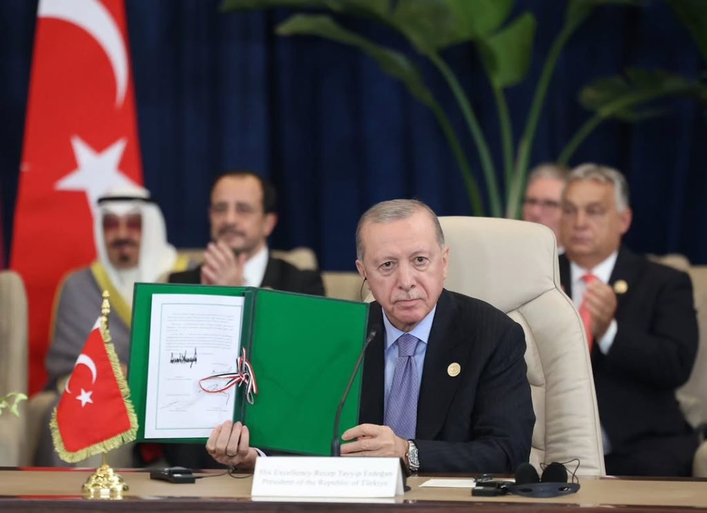 Türkiye’nin Liderliğinde Gazze’de Tarihi Barış Adımı: Şarm El Şeyh Zirvesi’nde Ateşkes Mutabakatı İmzalandı