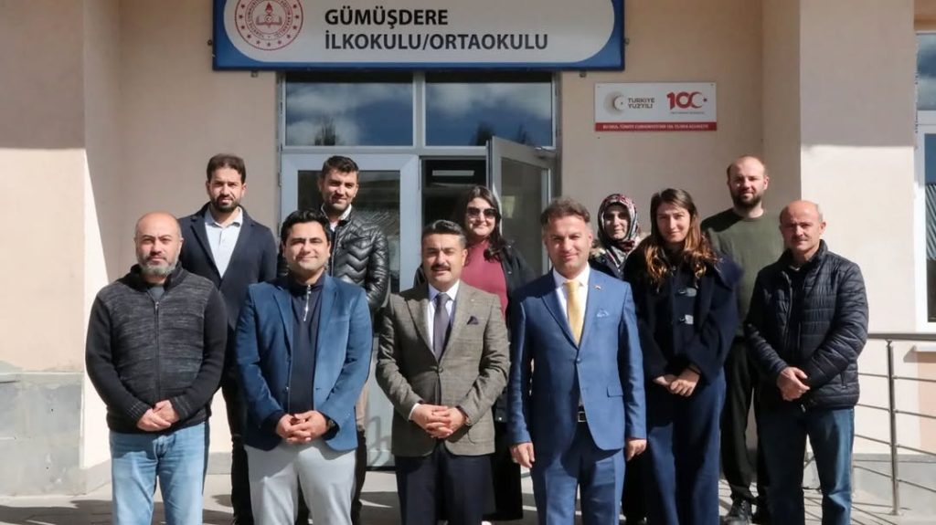 Sivas Milli Eğitim Müdürü Fatih Erdoğan, Gümüşdere İlkokul Ortaokulu’nu Ziyaret Etti