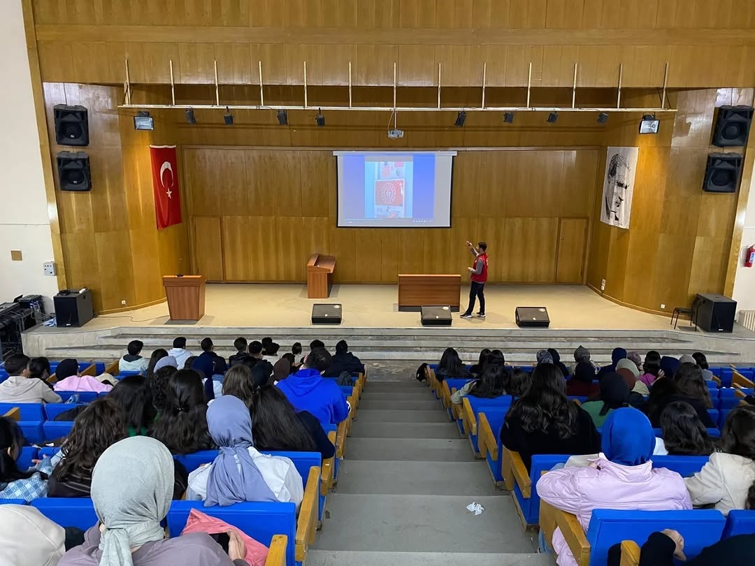 Farabi Gençlik Merkezi, Sivas Cumhuriyet Üniversitesi'nde Öğrencilerle Buluştu