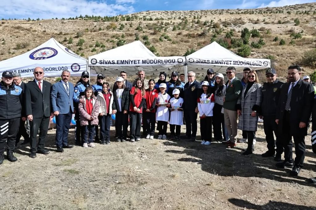 Sivas’ta ÇOGEP Projesi Kapsamında Geleceğe Nefes Olacak Fidanlar Toprakla Buluştu