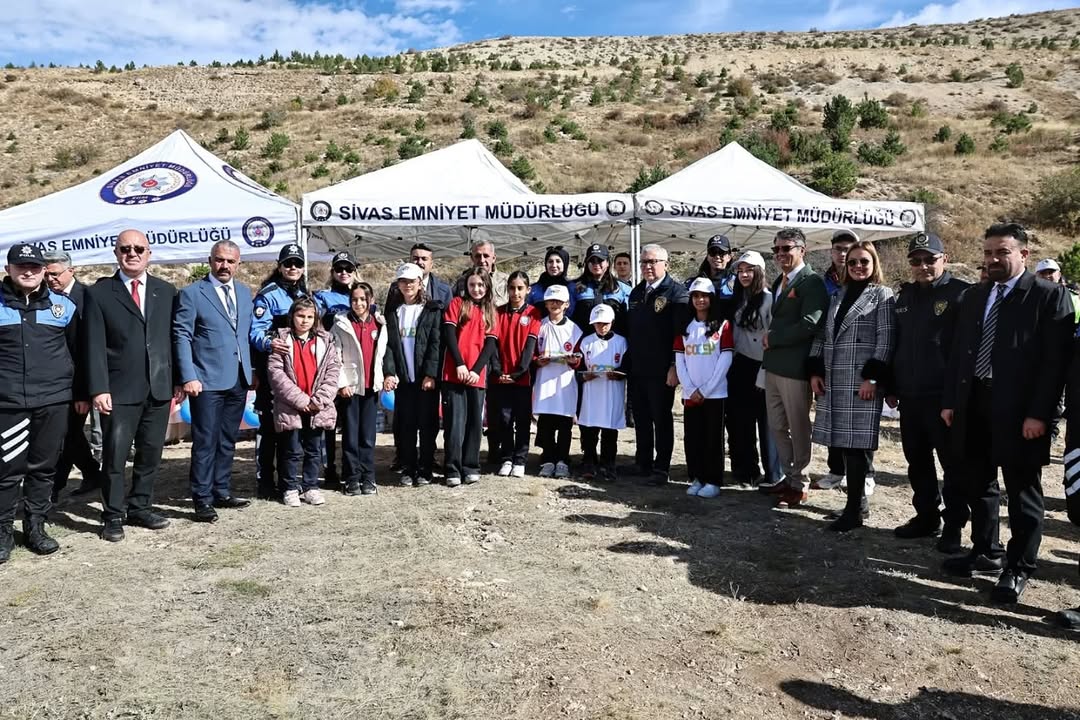Sivas'ta ÇOGEP Projesi Kapsamında Geleceğe Nefes Olacak Fidanlar Toprakla Buluştu