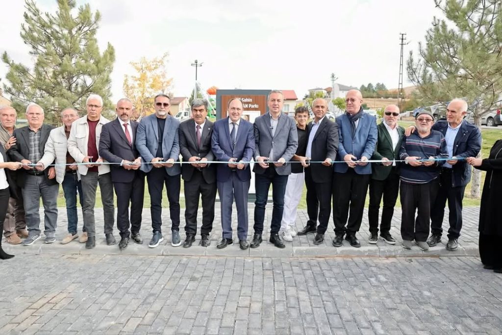 Sivas’ta Şair Ali Şahin Canozan’ın Adı Çocuk Parkına Verildi