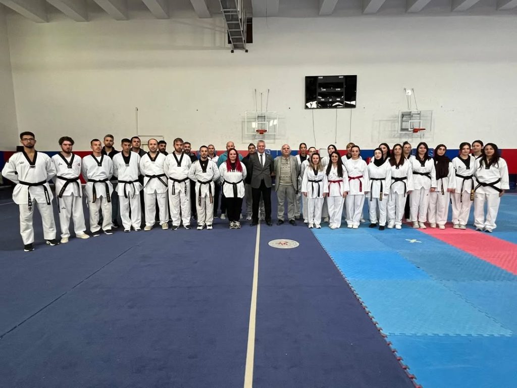 Sivas’ta Taekwondo Aday Hakem Kursu Düzenlendi