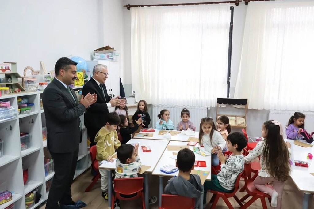 Sivas Valisi Yılmaz Şimşek ve İl Milli Eğitim Müdürü Fatih Erdoğan’dan Anaokulu Ziyareti