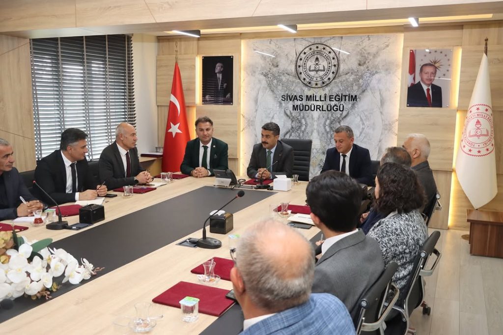 Sivas’ta Eğitim Projeleri İçin Okul Müdürleriyle Strateji Toplantısı