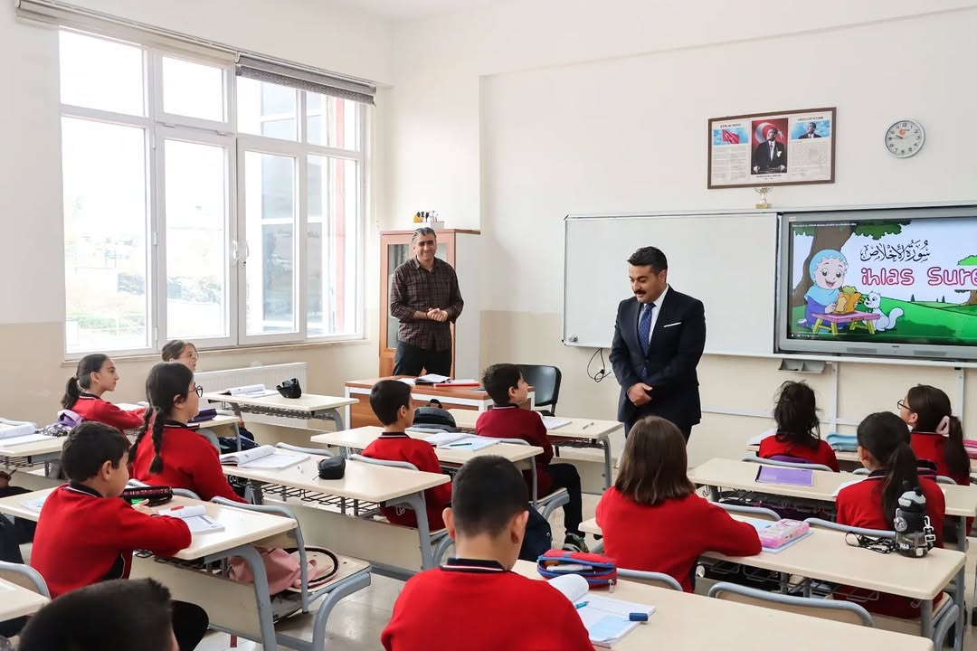 Sivas'ta Eğitimde Yeni Dönem: Votorantim Sivas Çimento Ortaokulu'nda Türkiye Yüzyılı Maarif Modeli İncelemesi