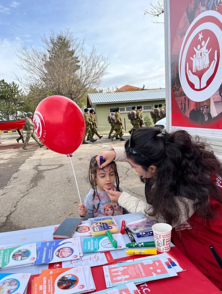 Sivas’ta Aile Yılı Kapsamında Askeri Kışlada Farkındalık Standı Açıldı