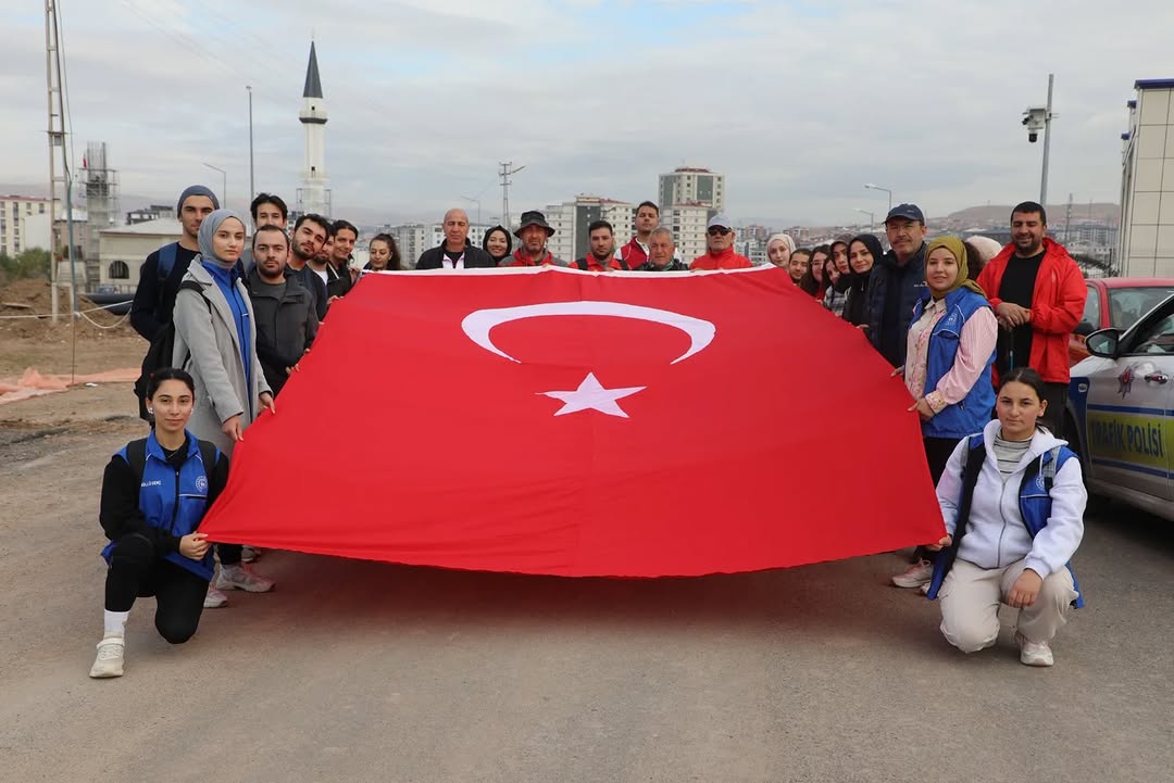 Sivas'ta 29 Ekim Cumhuriyet Bayramı Coşkusu Cumhuriyet Yürüyüşü ile Yaşandı