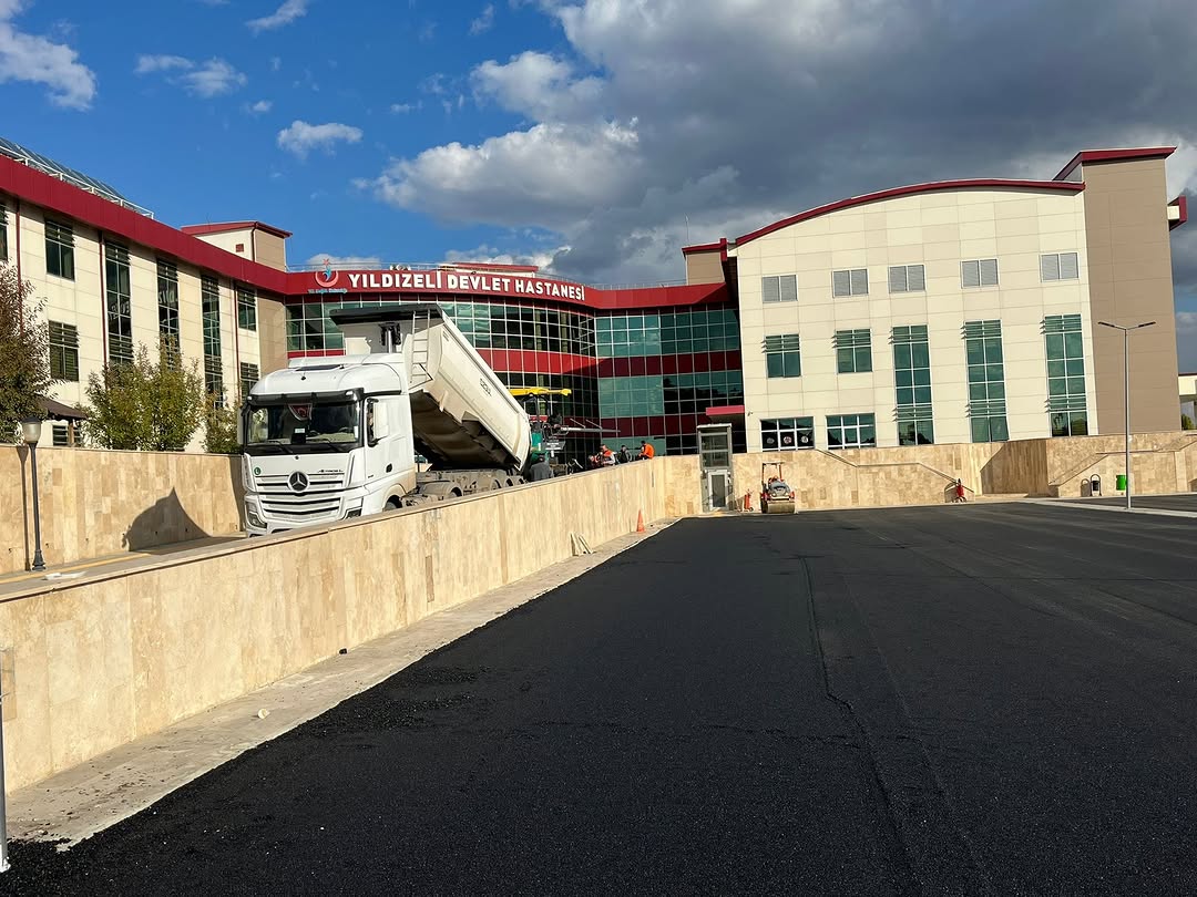 Sivas'ta Yıldızeli Devlet Hastanesi'ne Engelli Otoparkı ve Asfalt Çalışması