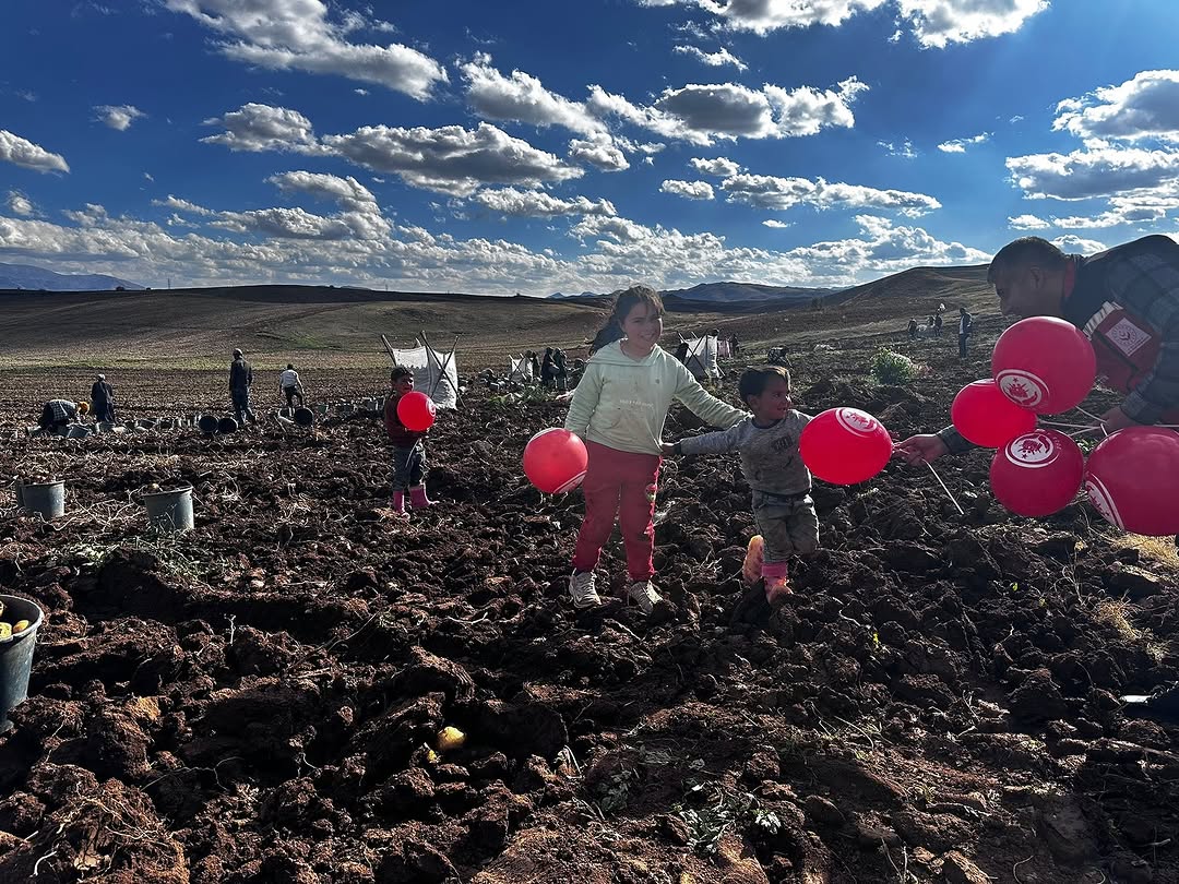 Sivas'ta Mobil Sosyal Hizmet Aracı Zara ve Köylerinde Vatandaşlarla Buluştu
