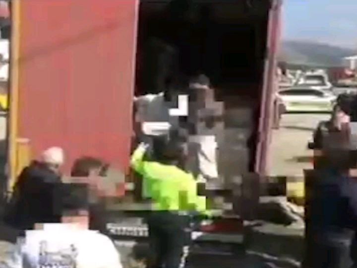 Sivas'ta Göçmen Kaçakçılığı Operasyonu: Tıbbi Malzeme Yüklü Tırdan 8 Göçmen Çıktı