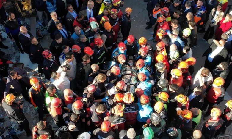 Kocaeli'deki Yıkılan Binadan Mucize Kurtuluş: Dilara Bilir Sağ Olarak Enkazdan Çıkarıldı DQZPTrHCCfU | Gündem Sivas™ Haber