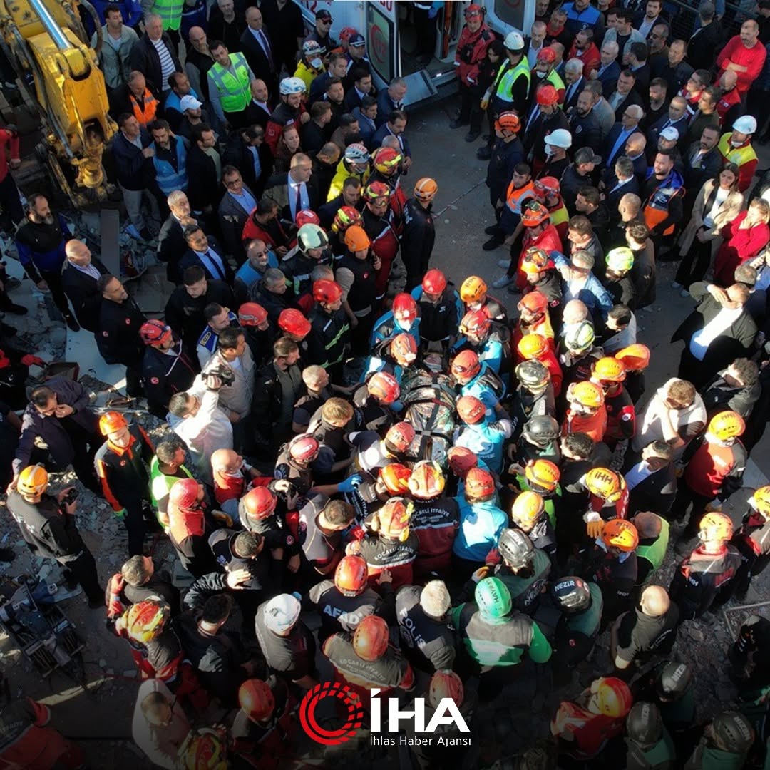 Kocaeli'deki Yıkılan Binadan Mucize Kurtuluş: Dilara Bilir Sağ Olarak Enkazdan Çıkarıldı